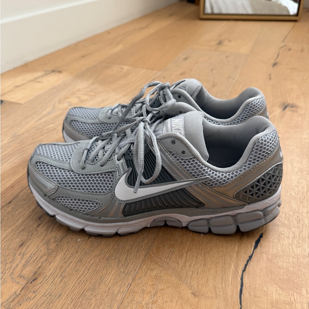 Nike Vomero 5 GREY sz 10